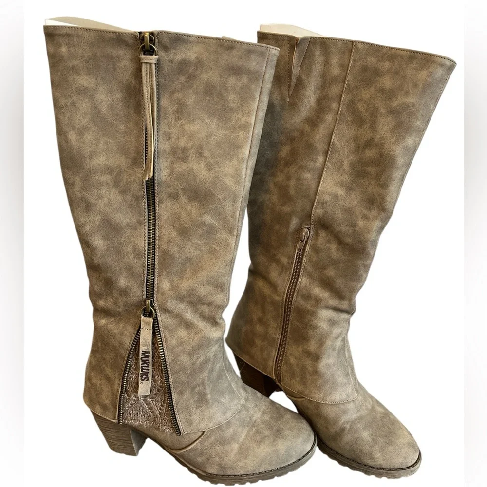 Mukluks Tan & Dark Brown Faux leather Boots w/side zipper & knit detail Size 8 - Picture 17 of 17